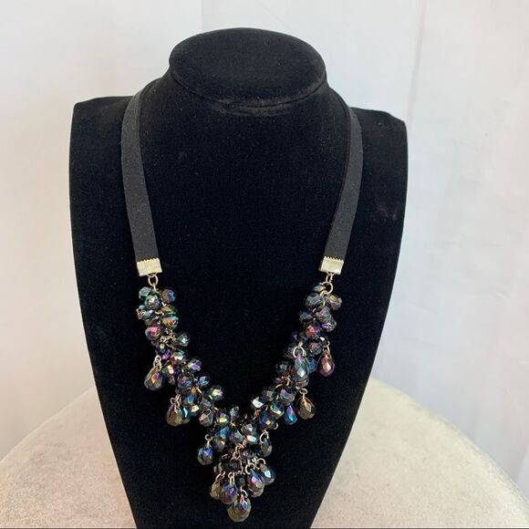 Oil spill Black purple blue Beautiful clustered beaded statement necklace - Picture 10 of 10